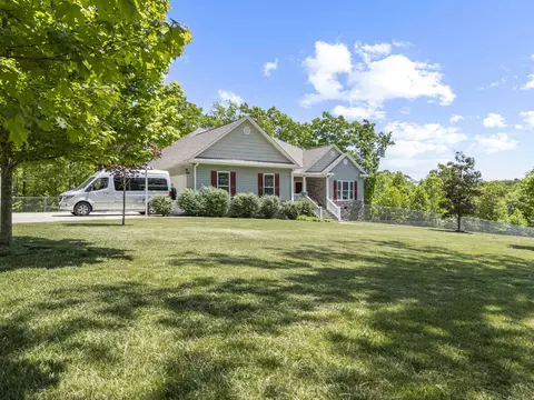1647 Crowe Cir, Soddy Daisy, TN 37379