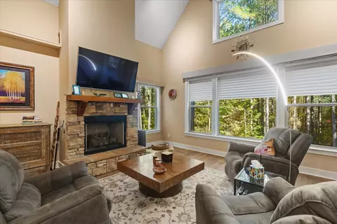 Living - 316 Compass Dr, Jasper, TN 37347 photo 3 of 3