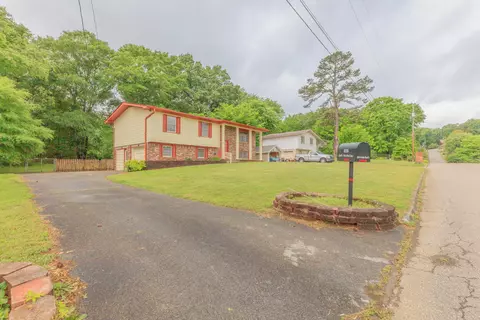 836 S Valleywood Cir, Hixson, TN 37343