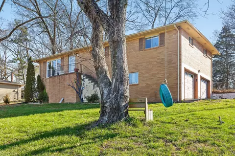 2 Canary Ln, Rossville, GA 30741