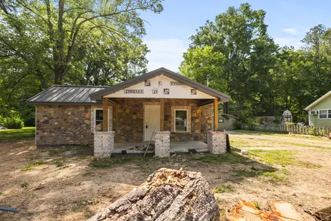 1432 Happy Valley Rd, Rossville, GA 30741