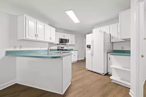Kitchen - 636 Pine Brow Trl, Chattanooga, TN 37421 photo 2 of 5
