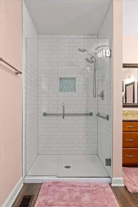 Bath - 636 Pine Brow Trl, Chattanooga, TN 37421 photo 3 of 5