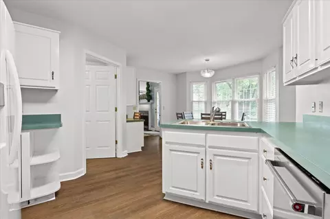 Kitchen - 636 Pine Brow Trl, Chattanooga, TN 37421 photo 4 of 5