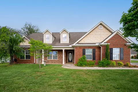 136 Honeyberry Ln, Rossville, GA 30741