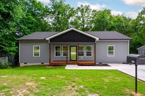 2378 Glengerrie Dr, Soddy Daisy, TN 37379