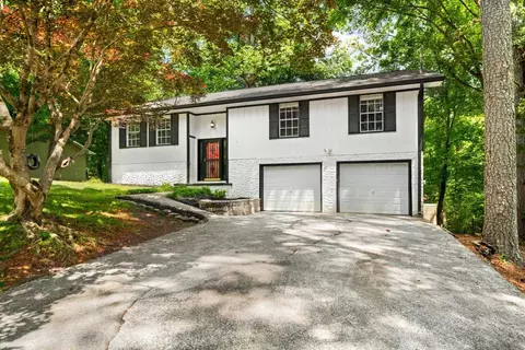 604 Pine Oaks Dr, Tunnel Hill, GA 30755