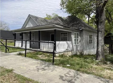 910 Lafayette Rd, Rossville, GA 30741