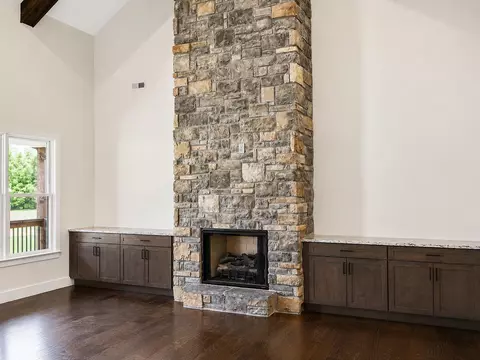Living - 123 Bob White Dr, Ocoee, TN 37361 photo 3 of 3