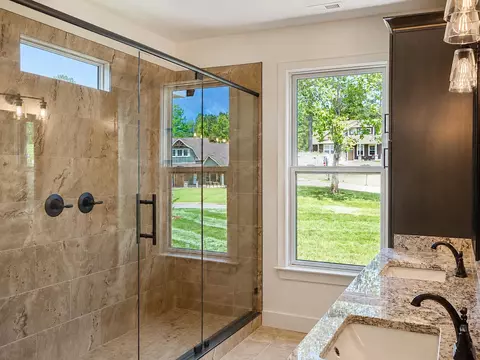 Bath - 123 Bob White Dr, Ocoee, TN 37361 photo 1 of 8