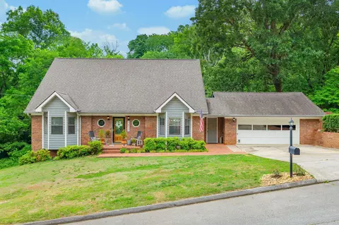 1822 Mountain Bay Dr, Hixson, TN 37343
