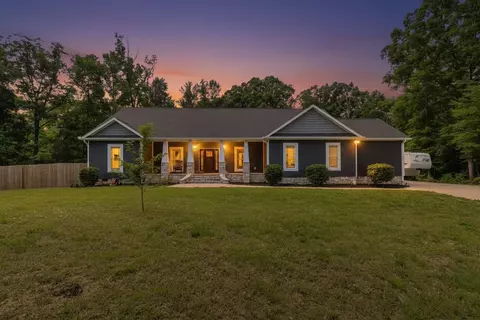 215 Red Oak Ridge Dr, Chickamauga, GA 30707
