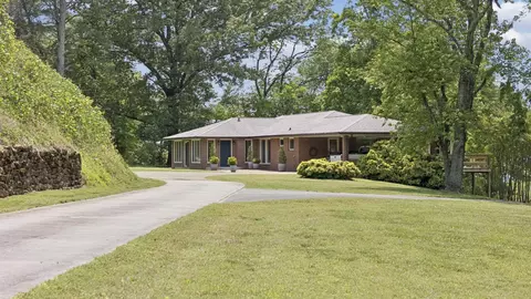 54 Shallowford Rd, Chattanooga, TN 37404