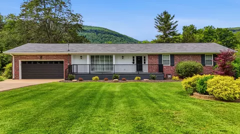 605 Falls View Dr, Hixson, TN 37343