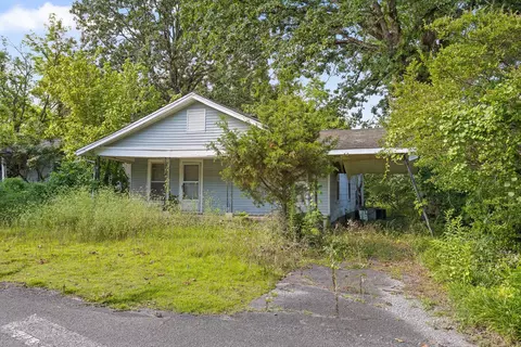 111 E Peachtree St, Rossville, GA 30741