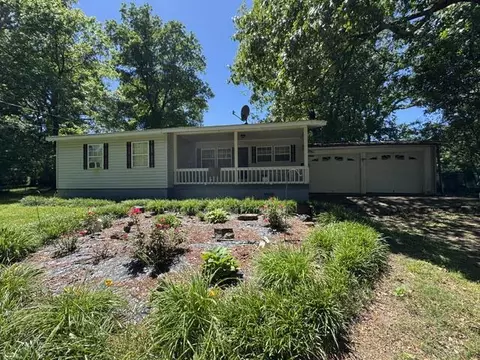 3203 Maple Grove Dr, Dalton, GA 30721