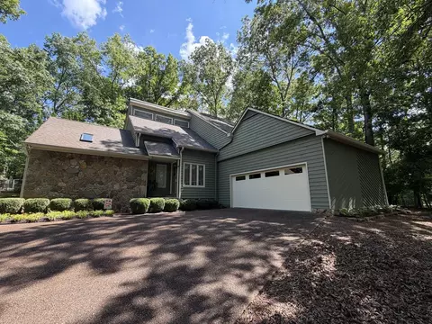 8838 Finney Point Dr, Ooltewah, TN 37363