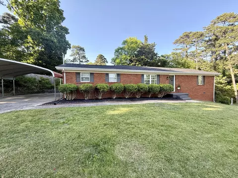 301 Signal Dr, Rossville, GA 30741