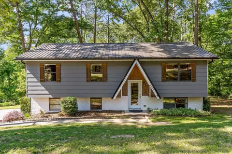 1609 Wendy Cir, Soddy Daisy, TN 37379