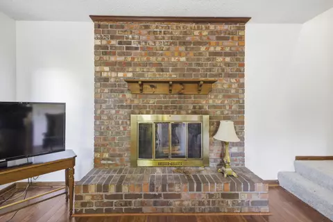 Living - 400 Alex Dr, Dalton, GA 30720 photo 3 of 7