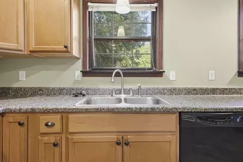 Kitchen - 400 Alex Dr, Dalton, GA 30720 photo 4 of 5