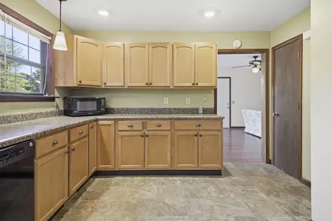 Kitchen - 400 Alex Dr, Dalton, GA 30720 photo 2 of 5