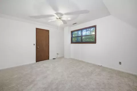 Bedroom - 400 Alex Dr, Dalton, GA 30720 photo 4 of 5