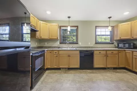 Kitchen - 400 Alex Dr, Dalton, GA 30720 photo 1 of 5