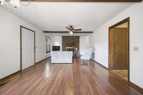 Living - 400 Alex Dr, Dalton, GA 30720 photo 4 of 7