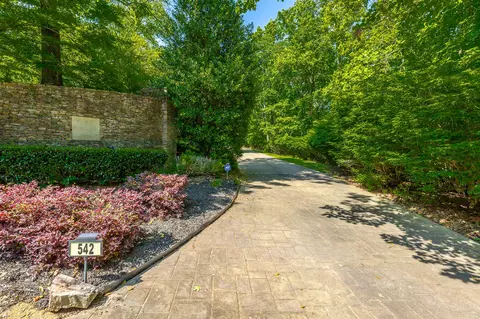 542 Turnberry Ln, Lookout Mountain, GA 30750