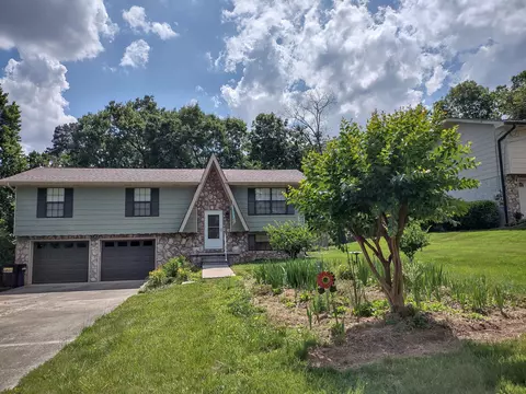 8212 Blue Spruce Dr, Hixson, TN 37343