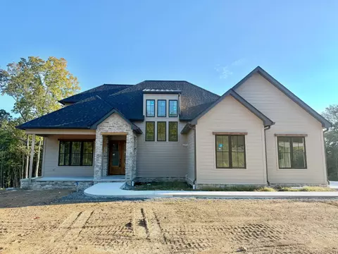 1740 Restful Dr, Soddy Daisy, TN 37379