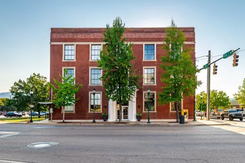 1301 Market St #106, Chattanooga, TN 37402
