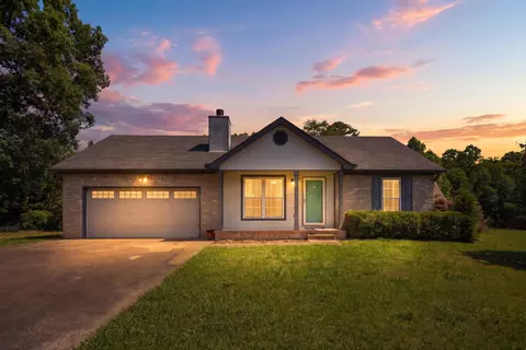 2244 N Fork Dr, Soddy Daisy, TN 37379