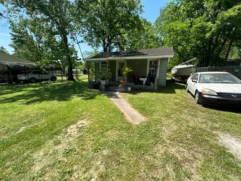 809 Ferry Rd, Hixson, TN 37343