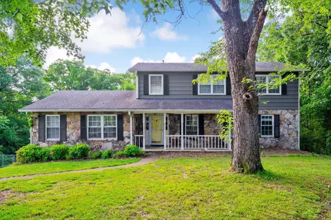 817 Fox Chase Ln, Hixson, TN 37343