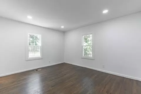 Living - 2223 Beeler Ave, Chattanooga, TN 37421 photo 6 of 13