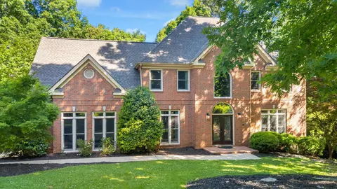 1905 Summer Breeze Ln, Hixson, TN 37343