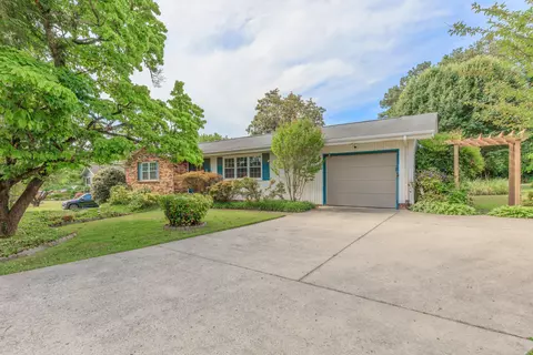 8790 Igou Gap Rd, Chattanooga, TN 37421