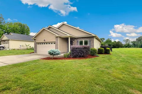 Exterior - 6854 Robin Dr, Chattanooga, TN 37421 photo 3 of 14