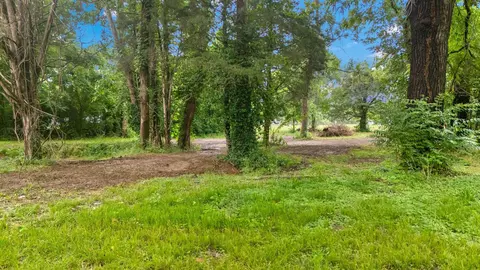 Exterior - 6854 Robin Dr, Chattanooga, TN 37421 photo 13 of 14