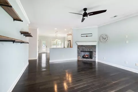 Living - 6854 Robin Dr, Chattanooga, TN 37421 photo 4 of 4
