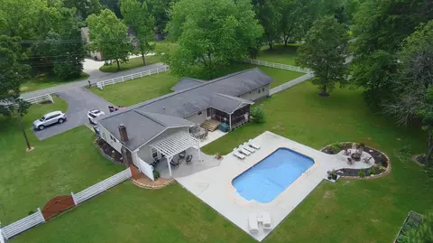 1649 E Boy Scout Rd, Hixson, TN 37343