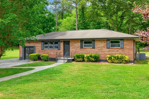 1013 Greenhill Dr, Rossville, GA 30741