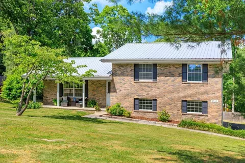 2505 Dowler Cir, Signal Mountain, TN 37377