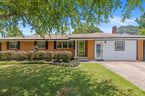 1708 Winifred Dr, Fort Oglethorpe, GA 30742