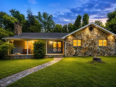 791 Lofton Ln, Chickamauga, GA 30707