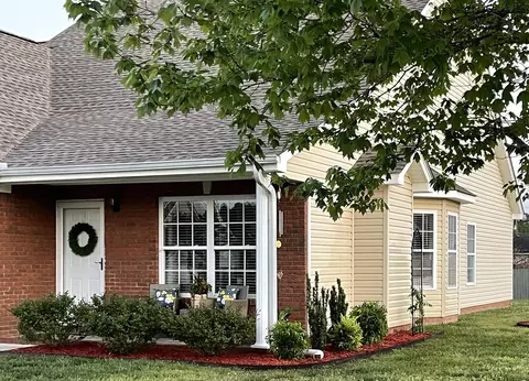 215 Briarstone Dr, Rossville, GA 30741