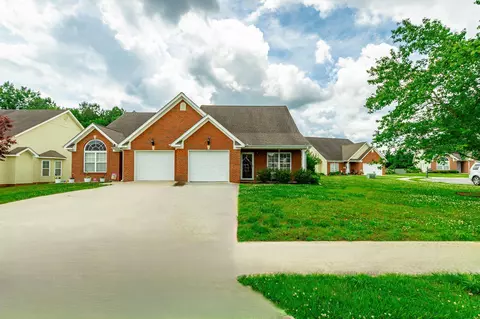 215 Briarstone Dr, Rossville, GA 30741