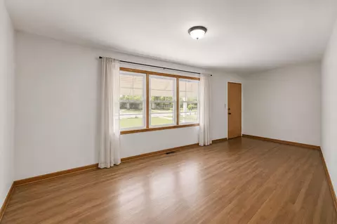 Living - 3 Walker Ave, Fort Oglethorpe, GA 30742 photo 7 of 9